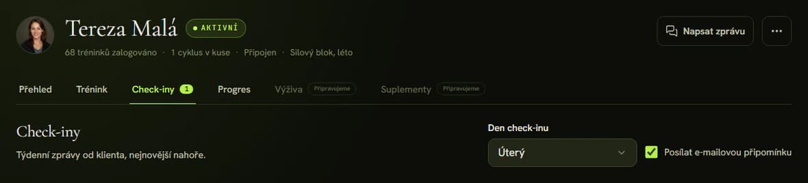 Záložka Check-iny na stránce klienta s polem Den check-inu a e-mailovou připomínkou