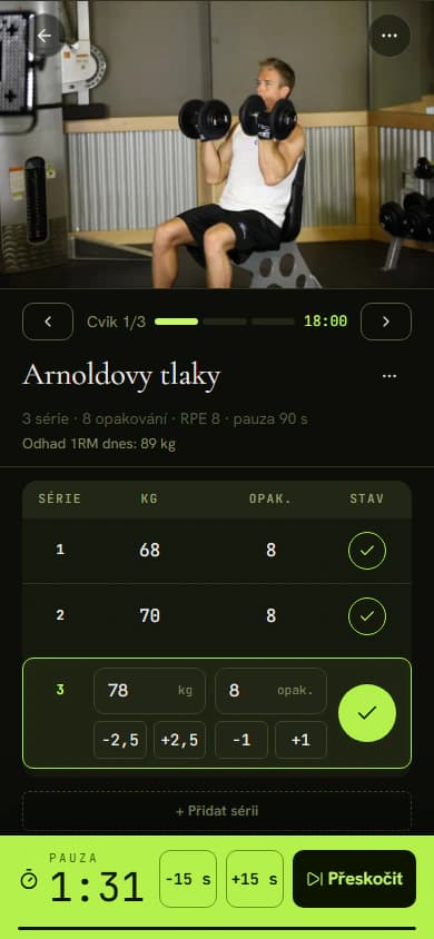 Tracker v telefonu s řádky sérií, váhou a opakováními a kulatým tlačítkem se zaškrtnutím